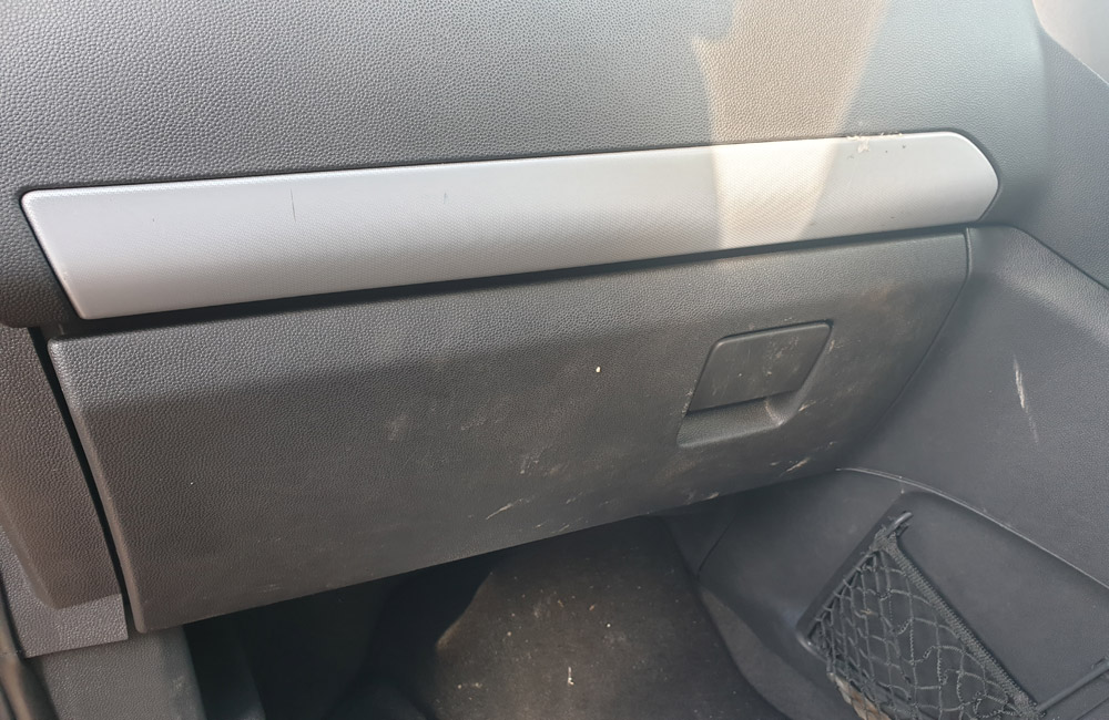 Vauxhall Zafira Club 16V Glove box